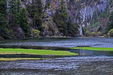 中国四川省阿坝州九寨沟天鹅海秋天的美景