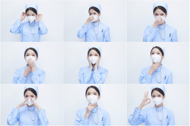 女性医护人员展示规范的口罩正确佩戴方式