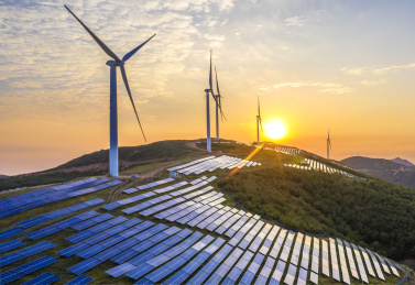 航拍河南禹州市具茨山上的风电光伏