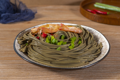 碗中的黑苦荞面