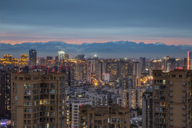 成都夜景看雪山
