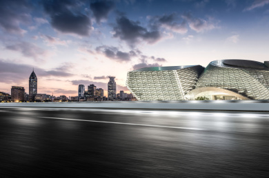 上海天际线和空旷道路的建筑物