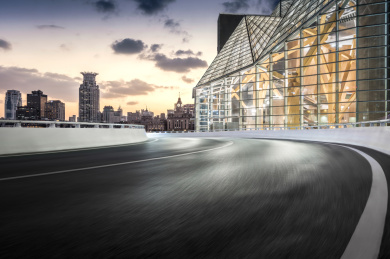 上海天际线和空旷道路的建筑物