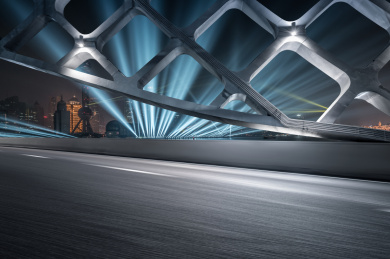 上海天际线和空旷道路的建筑物