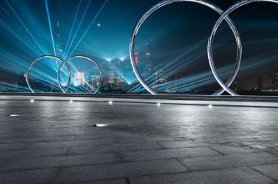 上海天际线和空旷道路的建筑物