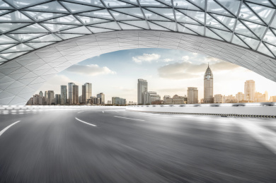 上海天际线和空旷的道路