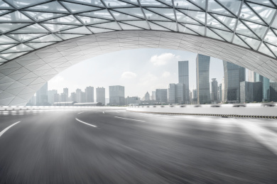 上海天际线和空旷的道路