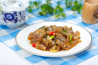 特色小吃爽口鱼皮 鱼皮