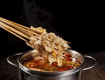 中国四川传统美食麻辣串串香火锅