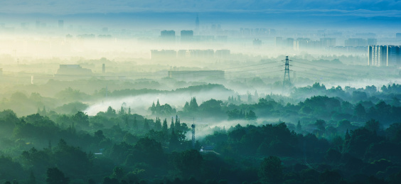 日出清晨森林河流建筑晨雾