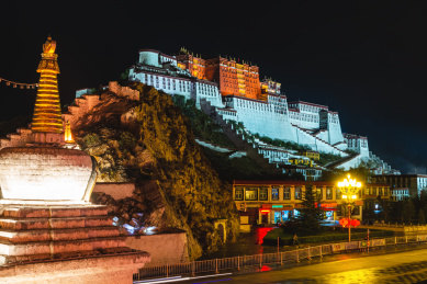 中国西藏自治区拉萨市布达拉宫风光