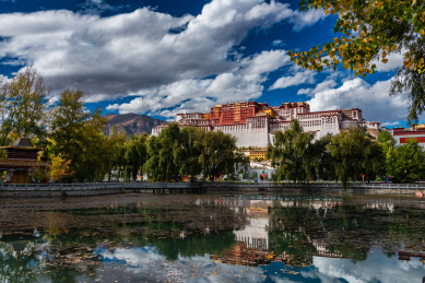 中国西藏自治区拉萨市布达拉宫风光