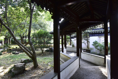 中国江苏省苏州市虎丘山风景区的游廊