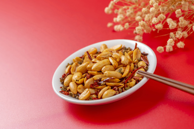 麻辣花生红色背景