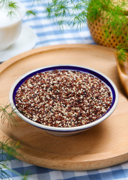 有机营养的三色藜麦谷