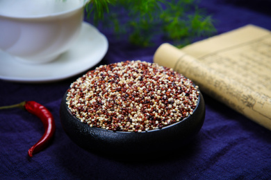 有机营养的三色藜麦谷