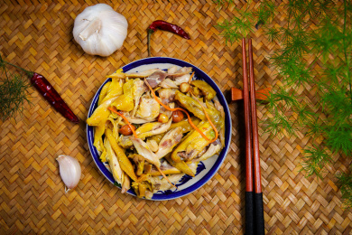 美味的客家手撕盐焗鸡