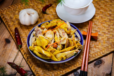 美味的客家手撕盐焗鸡