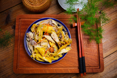 美味的客家手撕盐焗鸡