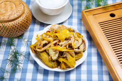 美味的客家手撕盐焗鸡