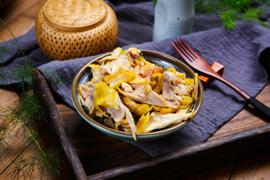 美味的客家手撕盐焗鸡