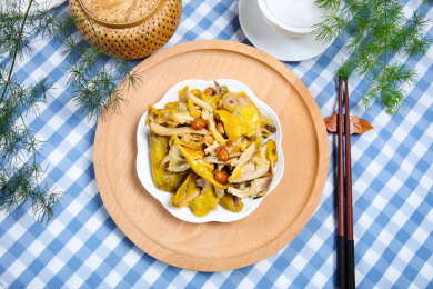 美味的客家手撕盐焗鸡