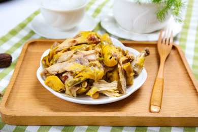 传统美食飘香葱油鸡