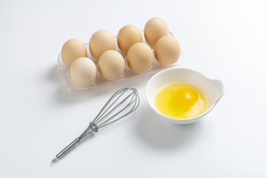 鸡蛋白色背景
