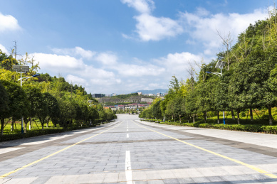 湖南溆浦灵翠山公园北大门观光大道