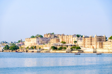 印度白色之城乌代布尔城市宫殿风景