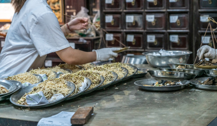 中药房药剂师配药