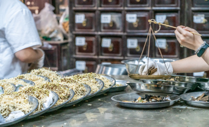 中药房药剂师配药