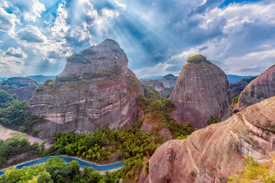 八角寨群螺观天处的耶稣光景观
