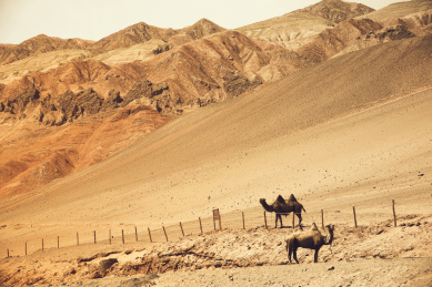 中国新疆火焰山景区，被认为是中国最热地方