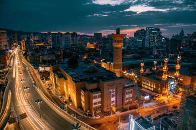 中国新疆乌鲁木齐国际大巴扎夜景风光