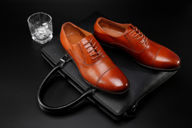 男鞋手提包场景图