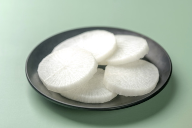 白萝卜绿色背景