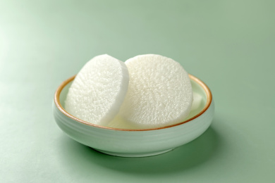 白萝卜绿色背景