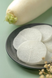 白萝卜绿色背景