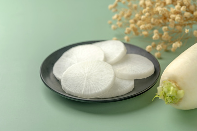 白萝卜绿色背景