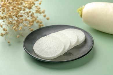 白萝卜绿色背景