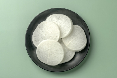 白萝卜绿色背景