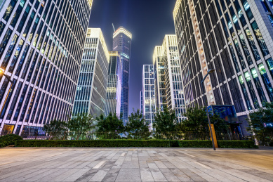 城市广场和现代高层建筑，济南的夜景。