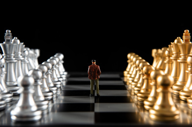 国际象棋下棋博弈，小人思考分析局势