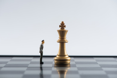 国际象棋下棋博弈，小人思考分析局势