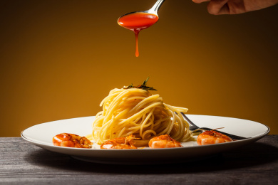 意大利面放在盘子里