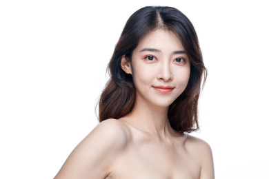 年轻东方女性美容护肤肖像