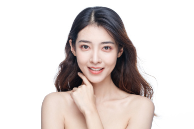 年轻东方女性美容护肤肖像