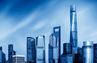 中国上海城市景观，陆家嘴的摩天大楼。