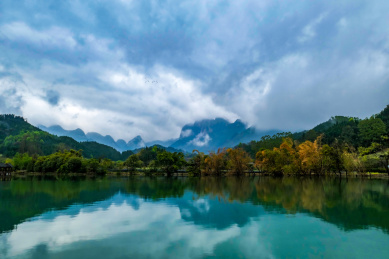 云南师宗南丹山风光